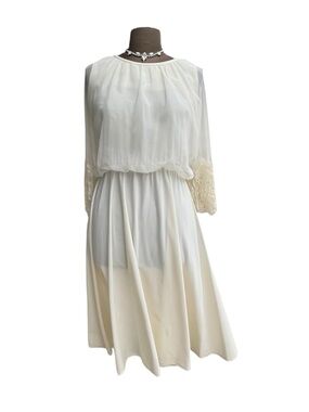 Elegant White Chiffon Long Sleeve Dress